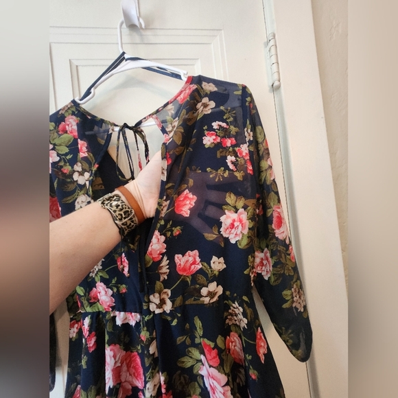 LOVE J Floral Shorts Romper Sz Small NWT - Picture 5 of 6